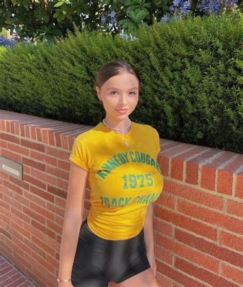 Videos Tagged with sophie mudd .